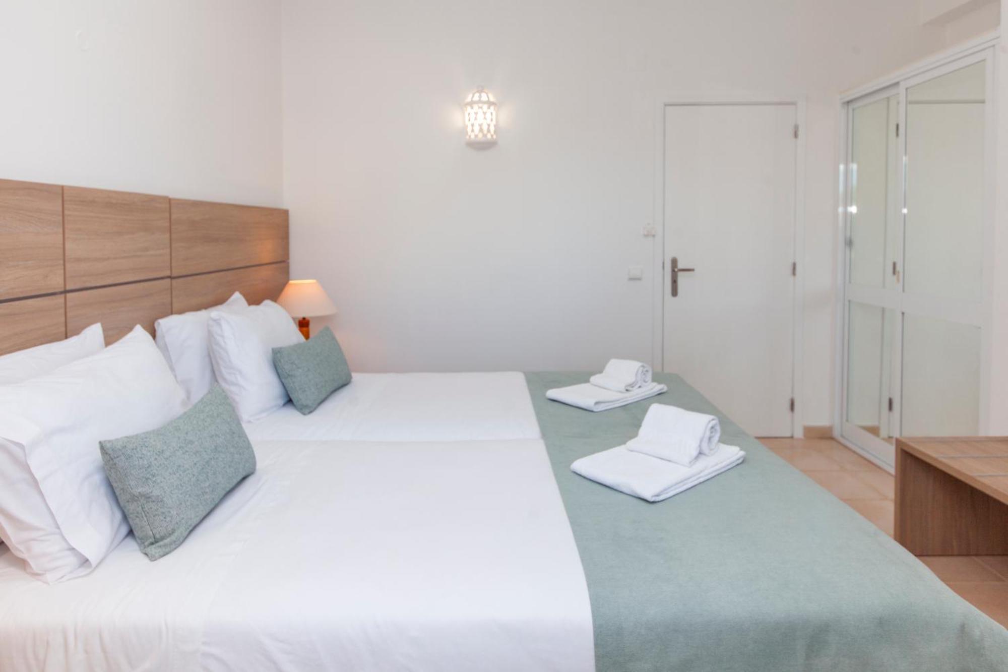 Atalaia Sol Aparthotel - Tennis & Heated Pool In Winter Lagos Exteriör bild